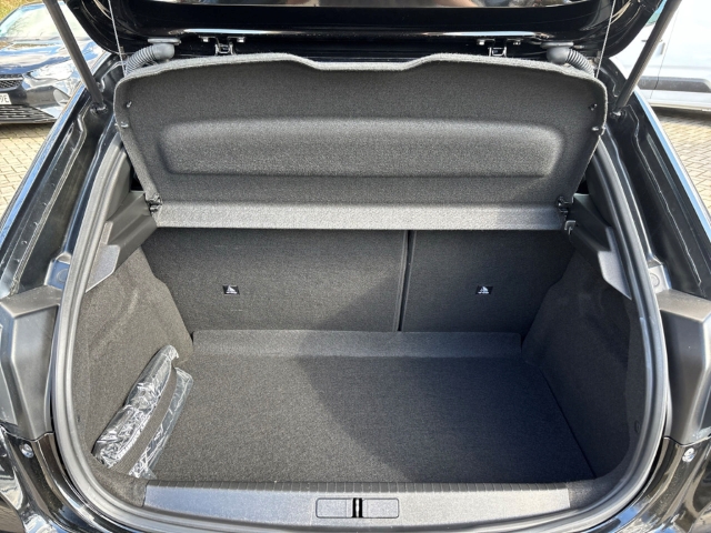 Fahrzeugabbildung Peugeot 208 Allure Pack Navi LED Klimaautom Fahrerprofil DAB SHZ Spurhalteass. Verkehrszeichenerk.