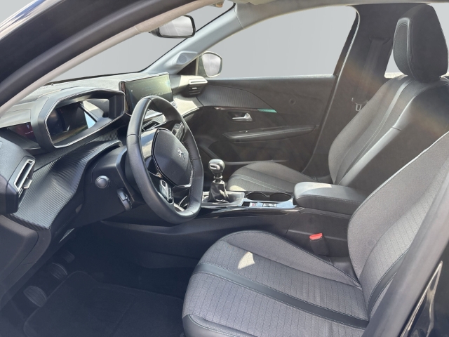 Fahrzeugabbildung Peugeot 208 Allure Pack Navi LED Klimaautom Fahrerprofil DAB SHZ Spurhalteass. Verkehrszeichenerk.