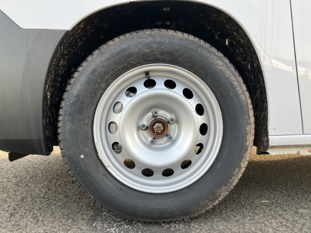 Fahrzeugabbildung Opel Combo Cargo Schlechtwege-Paket Vorber. AHK Holz Boden & Wände LED Musikstreaming DAB