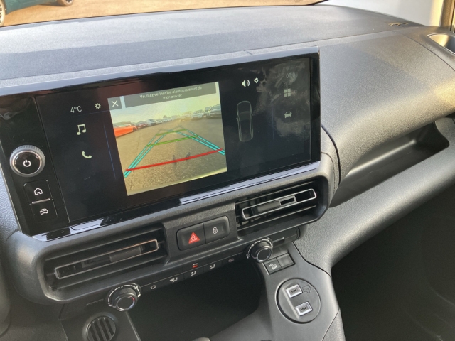 Fahrzeugabbildung Opel Combo Cargo Schlechtwege-Paket Vorber. AHK Holz Boden & Wände LED Musikstreaming DAB