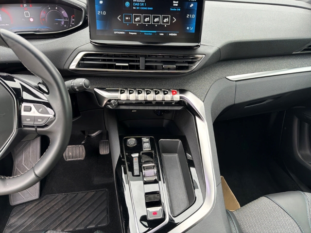 Fahrzeugabbildung Peugeot 3008 Allure Pack AHK Navi Digitales Cockpit LED 2-Zonen-Klimaautom DAB SHZ