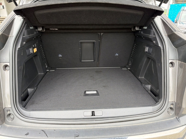 Fahrzeugabbildung Peugeot 3008 Allure Pack AHK Navi Digitales Cockpit LED 2-Zonen-Klimaautom DAB SHZ