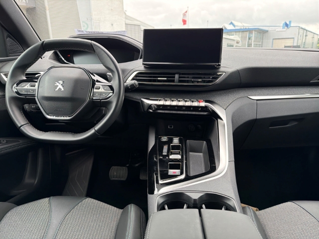 Fahrzeugabbildung Peugeot 3008 Allure Pack AHK Navi Digitales Cockpit LED 2-Zonen-Klimaautom DAB SHZ
