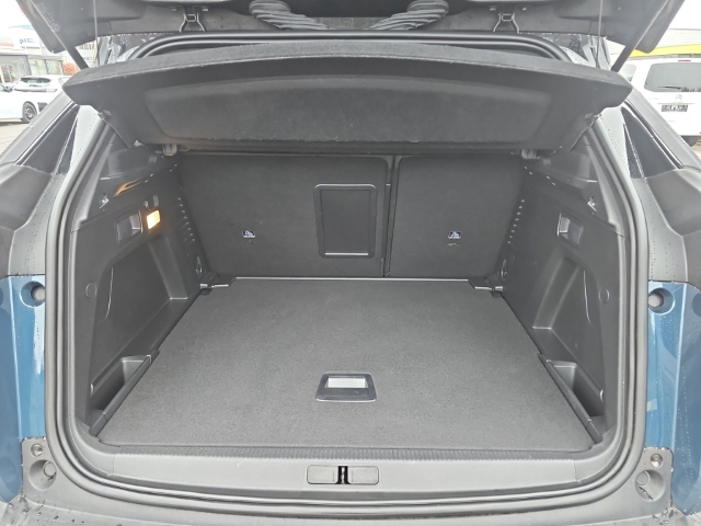 Fahrzeugabbildung Peugeot 3008 GT 1.2 PureTech Navi Digitales Cockpit LED ACC 2-Zonen-Klimaautom Fahrerprofil