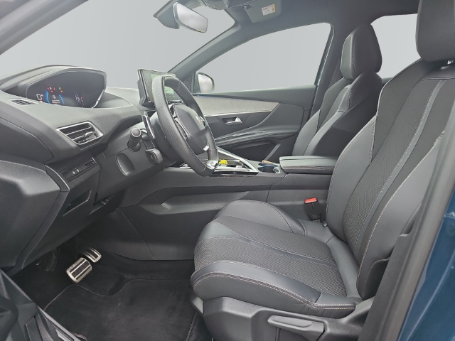 Fahrzeugabbildung Peugeot 3008 GT 1.2 PureTech Navi Digitales Cockpit LED ACC 2-Zonen-Klimaautom Fahrerprofil