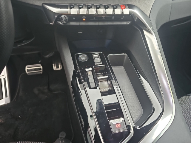 Fahrzeugabbildung Peugeot 3008 GT El. Panodach Navi Digitales Cockpit LED ACC 2-Zonen-Klimaautom Fahrerprofil