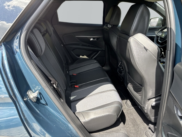 Fahrzeugabbildung Peugeot 3008 Allure Pack Navi Digitales Cockpit LED ACC El. Heckklappe 2-Zonen-Klimaautom
