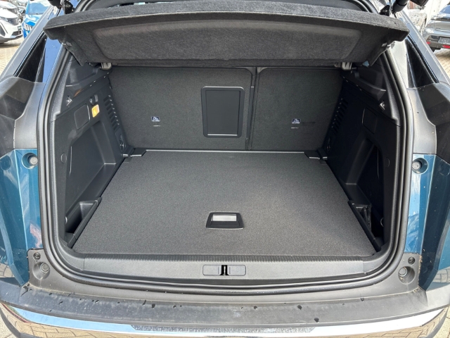 Fahrzeugabbildung Peugeot 3008 Allure Pack Navi Digitales Cockpit LED ACC El. Heckklappe 2-Zonen-Klimaautom