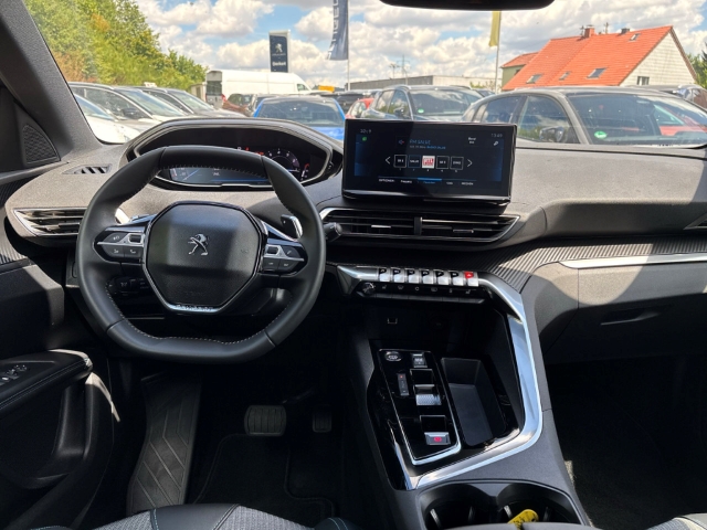 Fahrzeugabbildung Peugeot 3008 Allure Pack Navi Digitales Cockpit LED ACC El. Heckklappe 2-Zonen-Klimaautom