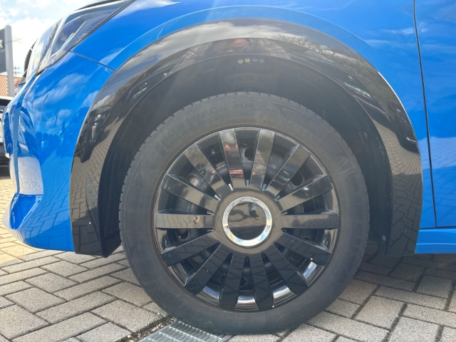 Fahrzeugabbildung Peugeot 208 Elektro Active Pack OBC 11kW LED DAB SHZ Spurhalteass. Verkehrszeichenerk. Notbremsass.