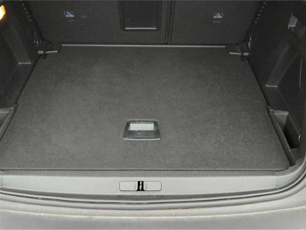 Fahrzeugabbildung Peugeot 3008 1.5 BlueHDi 130 EAT8 Allure Pack (EURO 6d)