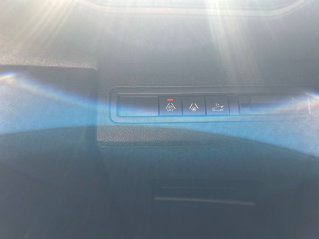 Fahrzeugabbildung Peugeot 3008 Hybrid 136 GT Navi Digitales Cockpit Soundsystem LED ACC El. Heckklappe 2-Zonen-Klimaautom