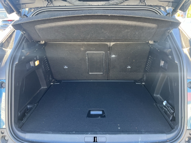 Fahrzeugabbildung Peugeot 3008 Hybrid 136 GT Navi Digitales Cockpit Soundsystem LED ACC El. Heckklappe 2-Zonen-Klimaautom