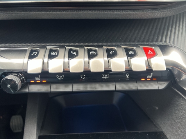 Fahrzeugabbildung Peugeot 3008 Allure Pack Navi Digitales Cockpit 360 Kamera LED El. Heckklappe 2-Zonen-Klimaautom