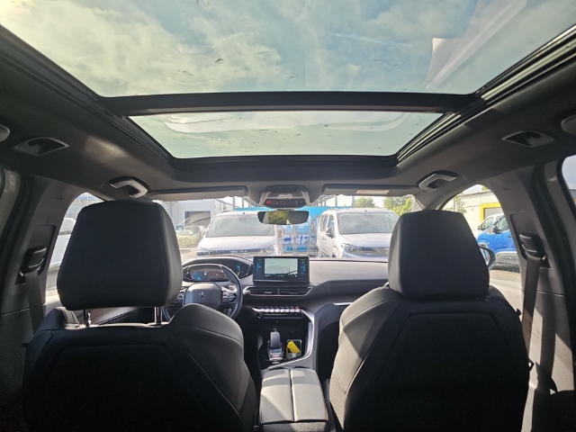 Fahrzeugabbildung Peugeot 3008 GT Hybrid4 300 AHK El. Panodach Navi Leder Digitales Cockpit