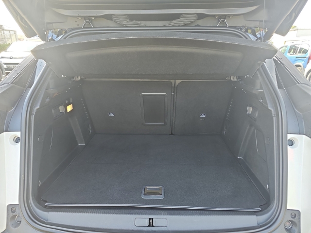 Fahrzeugabbildung Peugeot 3008 GT Hybrid4 300 AHK El. Panodach Navi Leder Digitales Cockpit