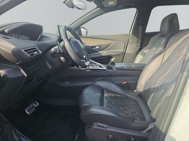 Fahrzeugabbildung Peugeot 3008 GT Hybrid4 300 AHK El. Panodach Navi Leder Digitales Cockpit