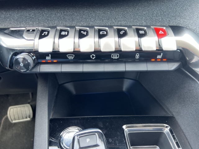 Fahrzeugabbildung Peugeot 3008 Allure Pack PHEV 7,4 kW OBC Navi Digitales Cockpit 360 Kamera LED ACC 2-Zonen-Klimaautom