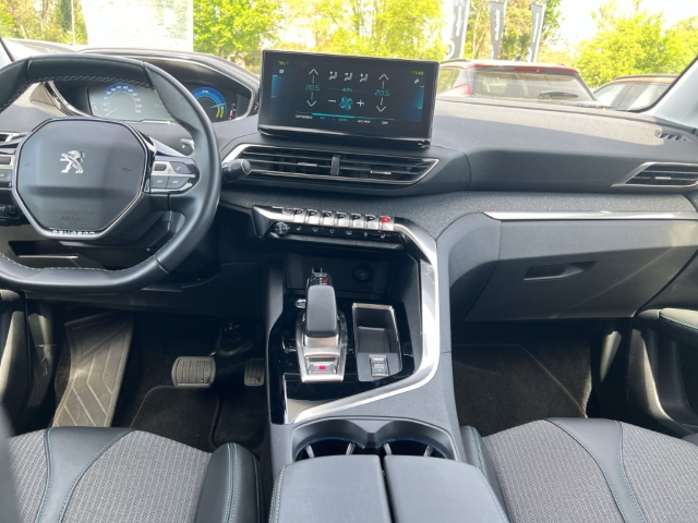 Fahrzeugabbildung Peugeot 3008 Allure Pack PHEV 7,4 kW OBC Navi Digitales Cockpit 360 Kamera LED ACC 2-Zonen-Klimaautom