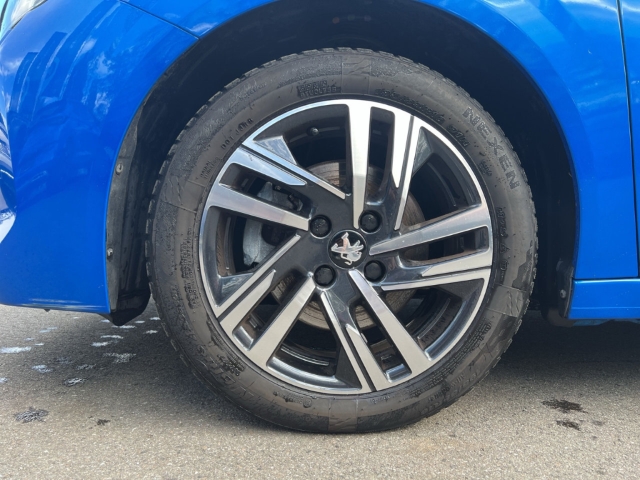 Fahrzeugabbildung Peugeot 208 Allure Pack Navi LED Klimaautom Fahrerprofil DAB SHZ Spurhalteass. Verkehrszeichenerk.