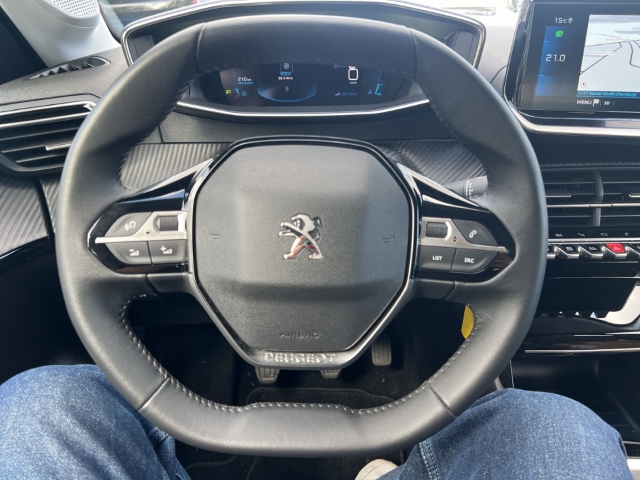 Fahrzeugabbildung Peugeot 208 Allure Pack Navi LED Klimaautom Fahrerprofil DAB SHZ Spurhalteass. Verkehrszeichenerk.
