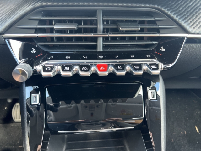 Fahrzeugabbildung Peugeot 208 Allure Pack Navi LED Klimaautom Fahrerprofil DAB SHZ Spurhalteass. Verkehrszeichenerk.