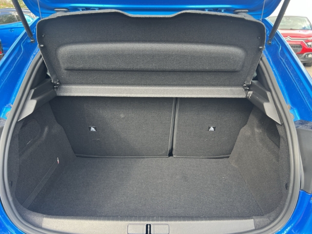 Fahrzeugabbildung Peugeot 208 Allure Pack Navi LED Klimaautom Fahrerprofil DAB SHZ Spurhalteass. Verkehrszeichenerk.