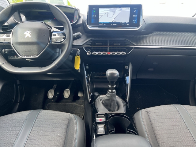 Fahrzeugabbildung Peugeot 208 Allure Pack Navi LED Klimaautom Fahrerprofil DAB SHZ Spurhalteass. Verkehrszeichenerk.