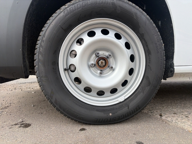 Fahrzeugabbildung Opel Combo Cargo M, AHK-Vorrüstung, Holzboden, FlexCargo, Kamera - mit KI generiert/bearbeitet