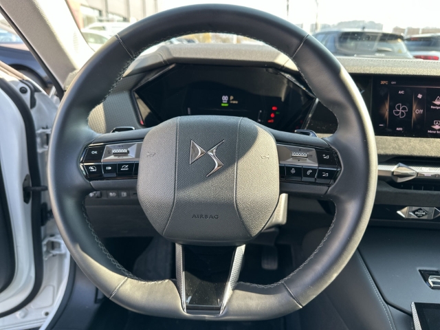 Fahrzeugabbildung DS Automobiles DS4 E-Tense Trocadero HUD AD Digitales Cockpit LED Mehrzonenklima DAB Ambientebeleuchtung