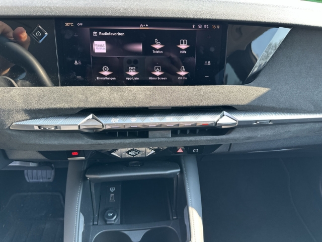 Fahrzeugabbildung DS Automobiles DS4 E-Tense Trocadero HUD AD Digitales Cockpit LED Mehrzonenklima DAB Ambientebeleuchtung