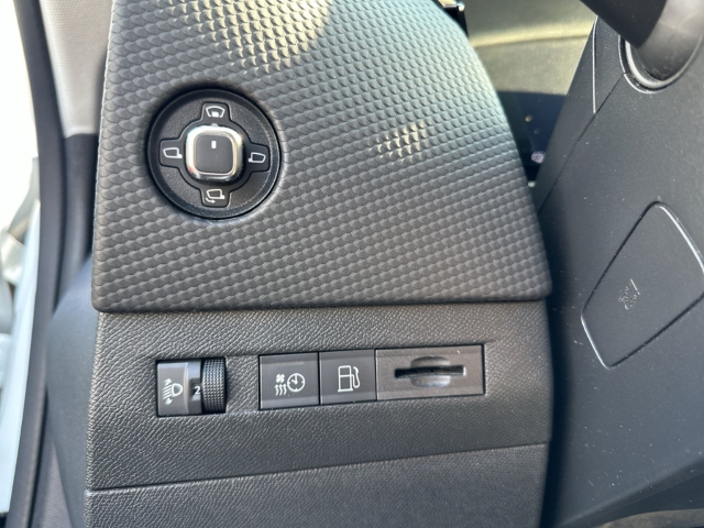 Fahrzeugabbildung DS Automobiles DS4 E-Tense Trocadero HUD AD Digitales Cockpit LED Mehrzonenklima DAB Ambientebeleuchtung