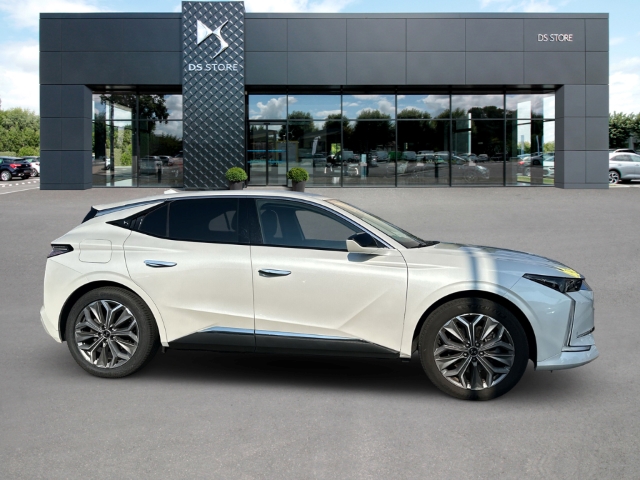 Fahrzeugabbildung DS Automobiles DS4 E-Tense Trocadero HUD AD Digitales Cockpit LED Mehrzonenklima DAB Ambientebeleuchtung