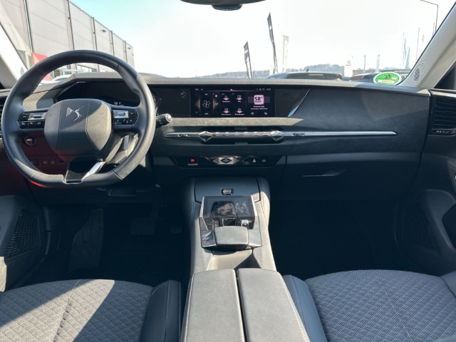 Fahrzeugabbildung DS Automobiles DS4 E-Tense Trocadero HUD AD Digitales Cockpit LED Mehrzonenklima DAB Ambientebeleuchtung