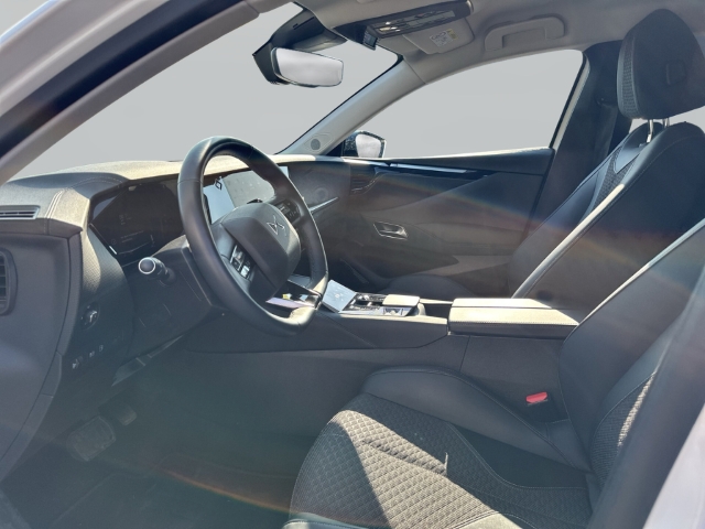 Fahrzeugabbildung DS Automobiles DS4 E-Tense Trocadero HUD AD Digitales Cockpit LED Mehrzonenklima DAB Ambientebeleuchtung
