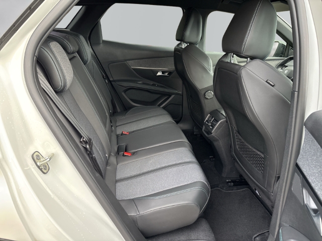 Fahrzeugabbildung Peugeot 3008 Allure Pack Navi Digitales Cockpit 360 Kamera LED El. Heckklappe 2-Zonen-Klimaautom