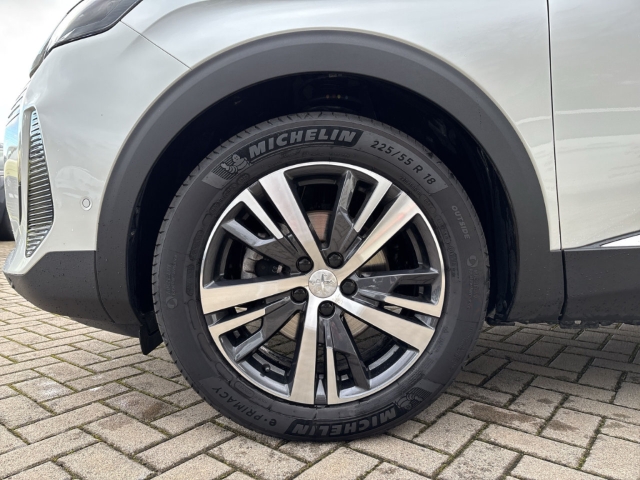 Fahrzeugabbildung Peugeot 3008 Allure Pack Navi Digitales Cockpit 360 Kamera LED El. Heckklappe 2-Zonen-Klimaautom