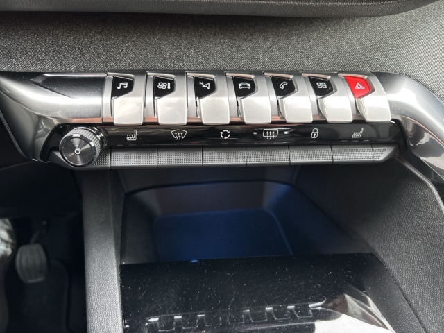 Fahrzeugabbildung Peugeot 3008 Allure Pack Navi Digitales Cockpit 360 Kamera LED El. Heckklappe 2-Zonen-Klimaautom