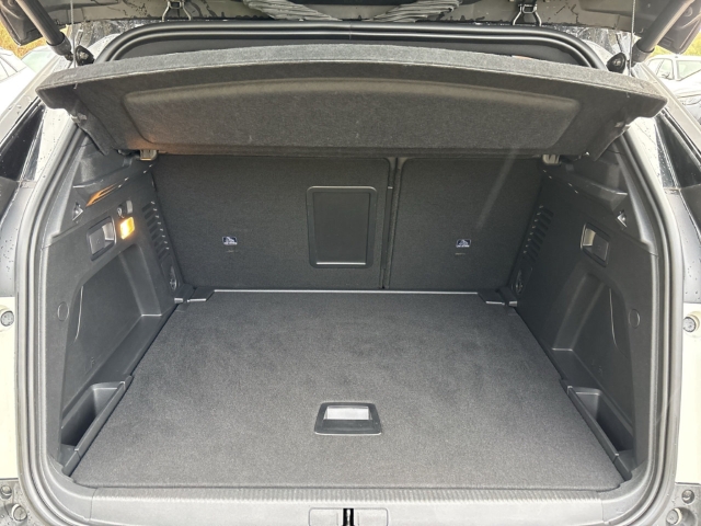 Fahrzeugabbildung Peugeot 3008 Allure Pack Navi Digitales Cockpit 360 Kamera LED El. Heckklappe 2-Zonen-Klimaautom