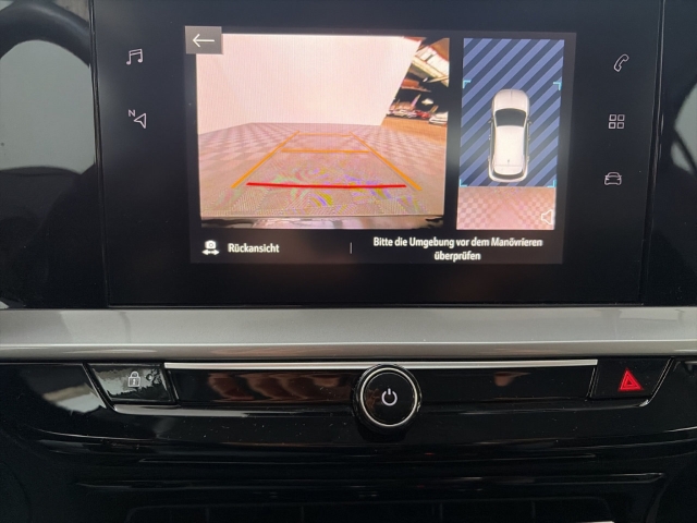 Fahrzeugabbildung Opel Mokka Elegance Digitales Cockpit LED Apple CarPlay Android Auto Musikstreaming DAB Ambientebeleuchtung - mit KI generiert/bearbeitet