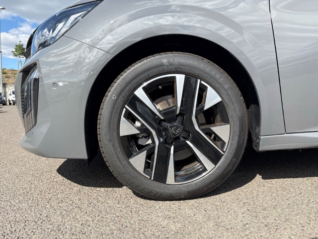 Fahrzeugabbildung Peugeot 208 Allure LED Klimaautom Fahrerprofil DAB SHZ Totwinkelassistent Spurhalteass. Verkehrszeichenerk. - mit KI generiert/bearbeitet
