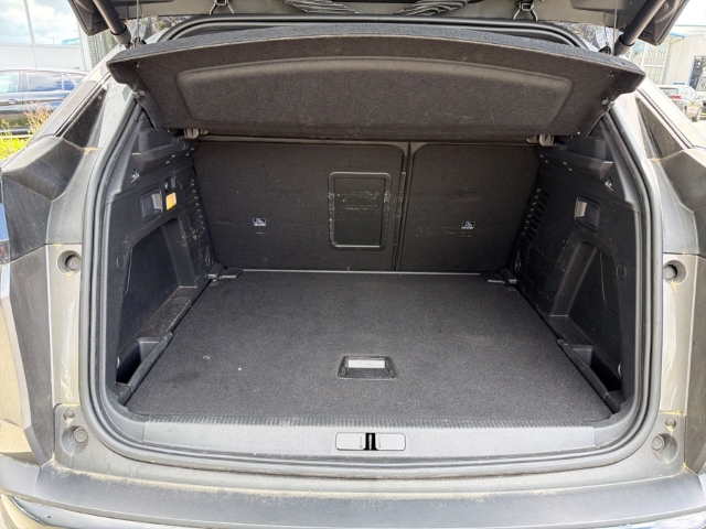Fahrzeugabbildung Peugeot 3008 GT Navi Digitales Cockpit LED ACC El. Heckklappe 2-Zonen-Klimaautom Fahrerprofil