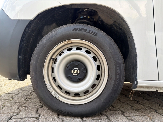 Fahrzeugabbildung Opel Combo Cargo L1 M Musikstreaming DAB Verkehrszeichenerk. Temp Tel.-Vorb. PDC Berganfahrass.