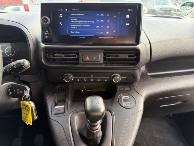 Fahrzeugabbildung Opel Combo Cargo L1 M Musikstreaming DAB Verkehrszeichenerk. Temp Tel.-Vorb. PDC Berganfahrass.