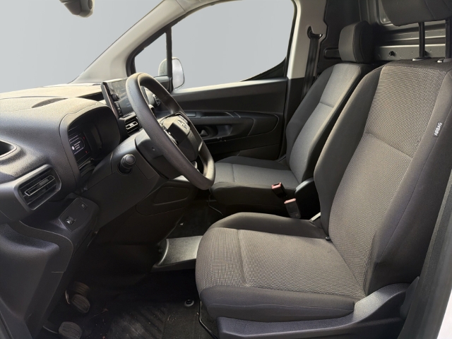 Fahrzeugabbildung Opel Combo Cargo L1 M Musikstreaming DAB Verkehrszeichenerk. Temp Tel.-Vorb. PDC Berganfahrass.