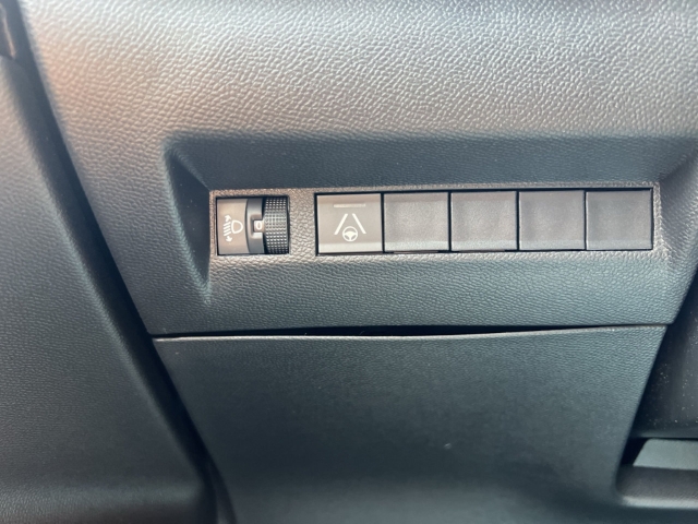 Fahrzeugabbildung Peugeot 2008 Hybrid 145 Allure Navi 360 Kamera LED ACC Apple CarPlay Android Auto Klimaautom