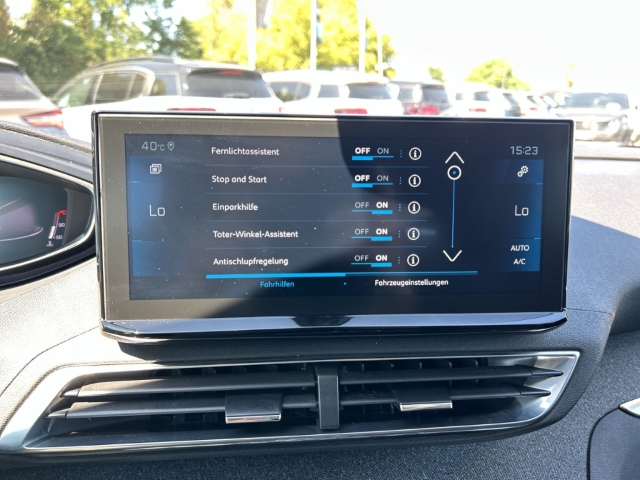 Fahrzeugabbildung Peugeot 3008 Allure Pack Navi Digitales Cockpit LED El. Heckklappe Apple CarPlay Android Auto - mit KI generiert/bearbeitet