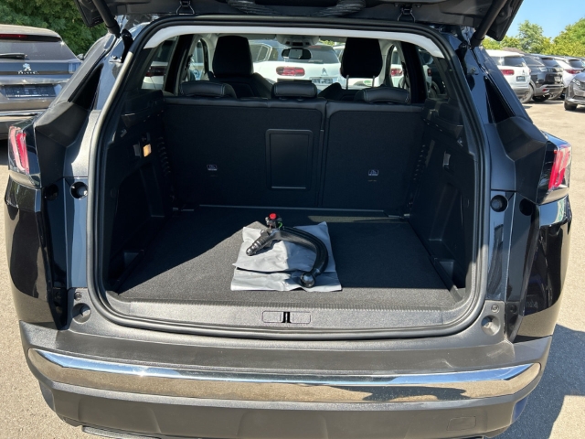 Fahrzeugabbildung Peugeot 3008 Allure Pack Navi Digitales Cockpit LED El. Heckklappe Apple CarPlay Android Auto - mit KI generiert/bearbeitet