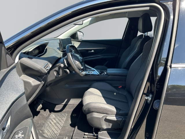 Fahrzeugabbildung Peugeot 3008 Allure Pack Navi Digitales Cockpit LED El. Heckklappe Apple CarPlay Android Auto - mit KI generiert/bearbeitet