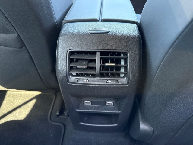Fahrzeugabbildung Peugeot 308 Allure LED 2-Zonen-Klimaautom DAB Keyless Spurhalteass. Fernlichtass. Verkehrszeichenerk.